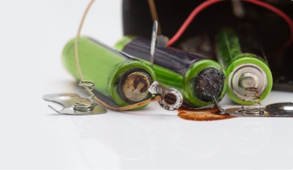 电解液泄漏检测仪：如何精准排查电池“隐形杀手”？