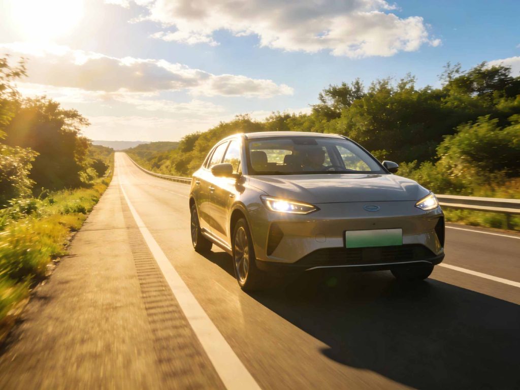 动力电池包底护板损伤如何高效修复？揭秘手持激光焊接机的精准修补方案