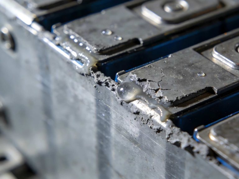 电池模组的侧边溢胶